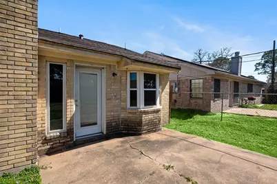 504 Raymond Street, La Marque, TX 77568 - Photo 3