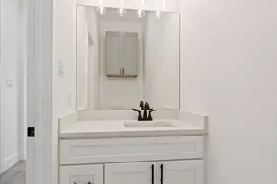 723 E 37th St, Houston, TX 77022 - Photo 7