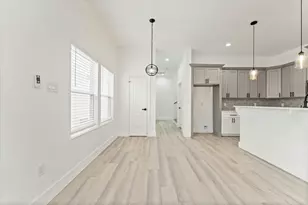 723 E 37th St, Houston, TX 77022 - Photo 11