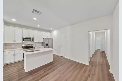 710 W Dallas St, Conroe, TX 77301 - Photo 9