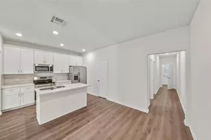 710 W Dallas St, Conroe, TX 77301 - Photo 9