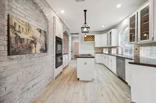 2715 Oakland Dr, Sugar Land, TX 77479 - Photo 9