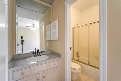 11711 Memorial Drive #621, Houston, TX 77024 - Photo 25