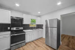5505 Southlea St, Houston, TX 77033 - Photo 13