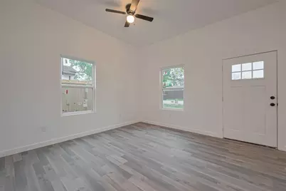 9007 Hilda Street, Houston, TX 77033 - Photo 15