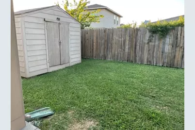 1215 Wallflower Avenue, Baytown, TX 77521 - Photo 23
