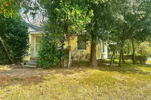 706 E Defee Ave, Baytown, TX 77520 - Photo 1