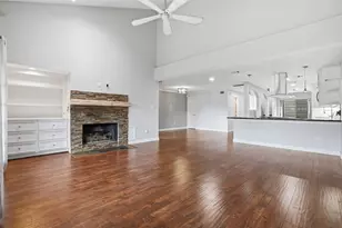 18024 Starboard Dr, Houston, TX 77058 - Photo 5