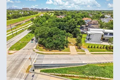 5027 S Braeswood Boulevard, Houston, TX 77096 - Photo 13