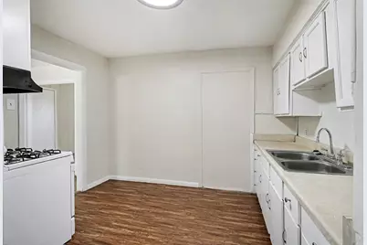 5711 Ridgeway Drive, Houston, TX 77033 - Photo 13