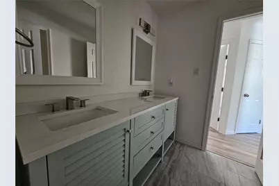 105 E Wavy Oak Circle, The Woodlands, TX 77381 - Photo 19