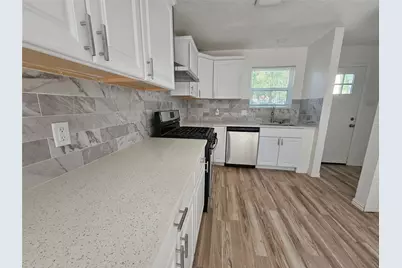 105 E Wavy Oak Circle, The Woodlands, TX 77381 - Photo 5