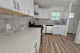 105 E Wavy Oak Cir, The Woodlands, TX 77381 - Photo 5