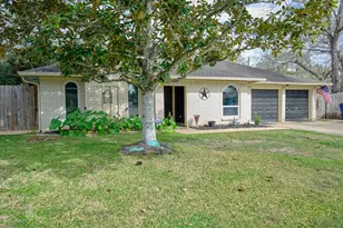 729 Newman St, Angleton, TX 77515 - Photo 1