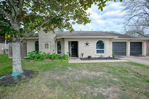 729 Newman St, Angleton, TX 77515 - Photo 21