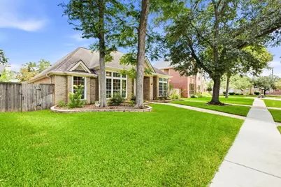 1127 Glendale Drive, Sugar Land, TX 77479 - Photo 3
