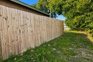 2910 Fairbanks St, Houston, TX 77026 - Photo 9