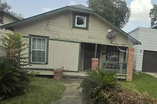 821 E 38th St, Houston, TX 77022 - Photo 1