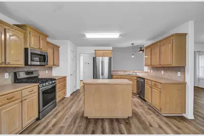 218 Lexington Avenue, Clute, TX 77531 - Photo 5