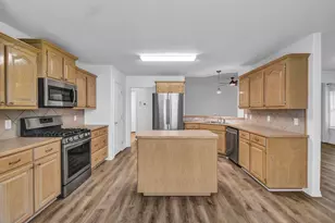 218 Lexington Ave, Clute, TX 77531 - Photo 5