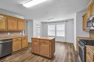 218 Lexington Ave, Clute, TX 77531 - Photo 7