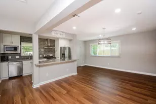 7926 Ridgeview Dr, Houston, TX 77055 - Photo 5