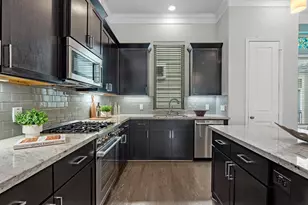 1010 W 24th St, Houston, TX 77008 - Photo 11