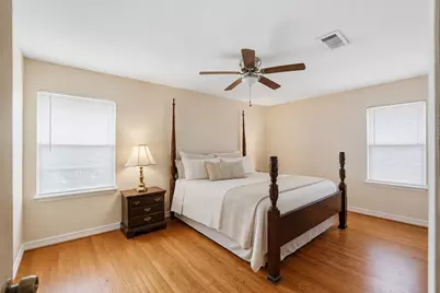 10922 Ivyridge Road, Houston, TX 77043 - Photo 7