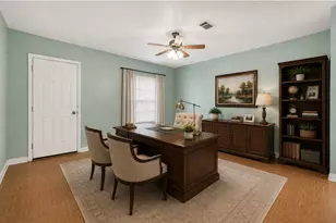 10922 Ivyridge Rd, Houston, TX 77043 - Photo 13
