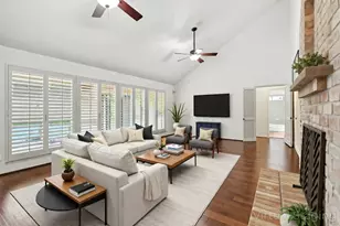 2618 Fontana Dr, Houston, TX 77043 - Photo 3