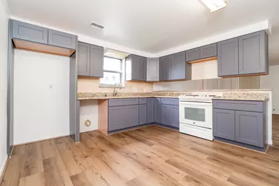 112 Honeysuckle Street, Lake Jackson, TX 77566 - Photo 9