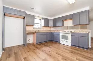 112 Honeysuckle St, Lake Jackson, TX 77566 - Photo 9