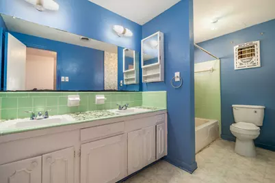 112 Honeysuckle Street, Lake Jackson, TX 77566 - Photo 17