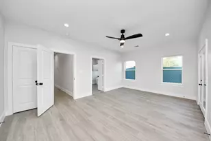 8306 Comal St, Houston, TX 77051 - Photo 27