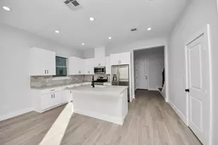 8306 Comal St, Houston, TX 77051 - Photo 7