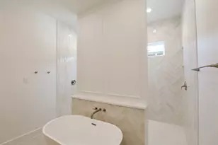 136 E 37th St, Houston, TX 77018 - Photo 21