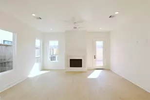 136 E 37th St, Houston, TX 77018 - Photo 13