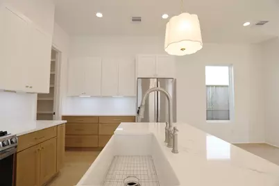 136 E 37th Street, Houston, TX 77018 - Photo 7