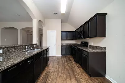 1014 Shadow Glenn Drive, Conroe, TX 77301 - Photo 9