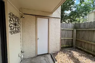 10075 Westpark Dr, Houston, TX 77042 - Photo 7