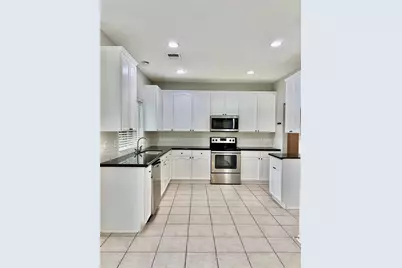 4742 Stoney Point Court, Sugar Land, TX 77479 - Photo 9