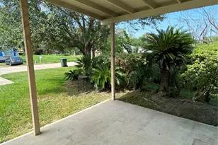 3815 Putnam Dr, Bacliff, TX 77518 - Photo 3