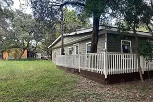 129 New York Ave, Lakehills, TX 78063 - Photo 3