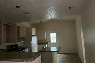 129 New York Ave, Lakehills, TX 78063 - Photo 17