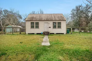 202 Beatrice St, La Marque, TX 77568 - Photo 1