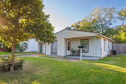 1514 1st Avenue N, Texas City, TX 77590 - Photo 1