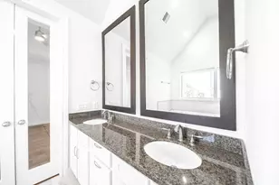 2426 Bevis St, Houston, TX 77008 - Photo 7