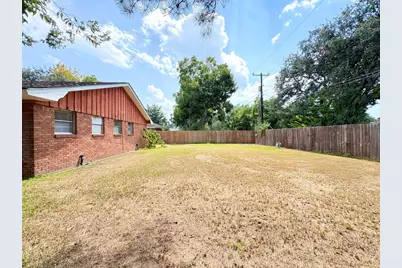 1702 Baylor Avenue, Bay City, TX 77414 - Photo 19