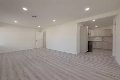 715 W 9th Street, Freeport, TX 77541 - Photo 5