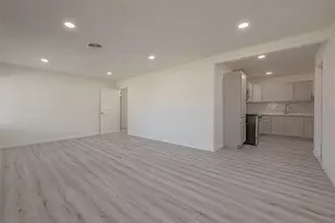 715 W 9th St, Freeport, TX 77541 - Photo 5